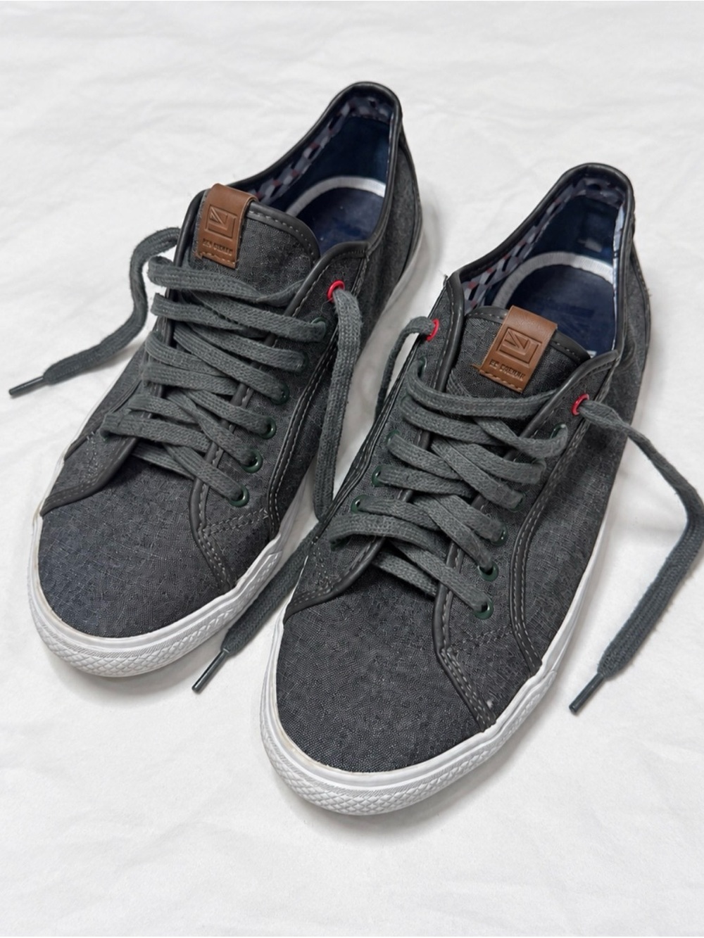 Ben Sherman Men’s Gray Charcoal Canvas Sneakers Plaid Lining Lace Up Size 9